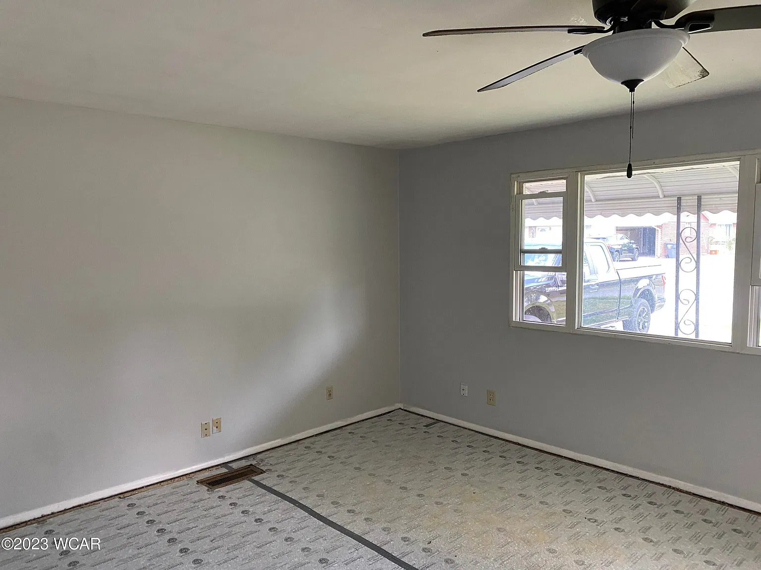 3 bed, 1.5 bath, 1040 sqft, $1,300 — Photo 2