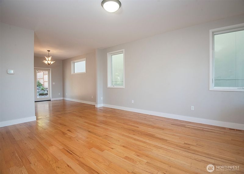 5th image of 5110 Palatine Avenue N
