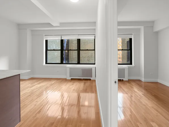400 East 57th Street image 3 of 7