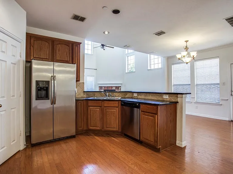7116 Occidental Rd — Photo 11
