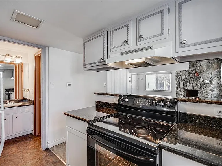370 E La Bonte St #305 — Photo 13