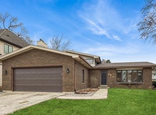 130 Hidden View Dr, Westmont, IL