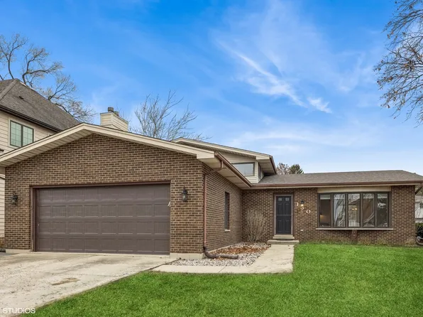 130 Hidden View Dr, Westmont, IL 60559