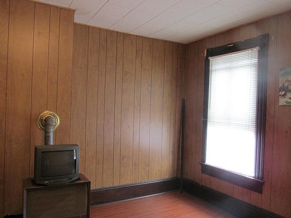 5th image of 1001 Jamison Ave SE