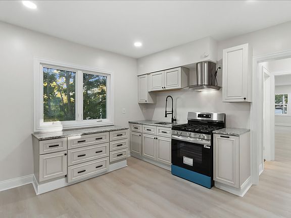 5th image of 6800-6802 Auburn Ave #2