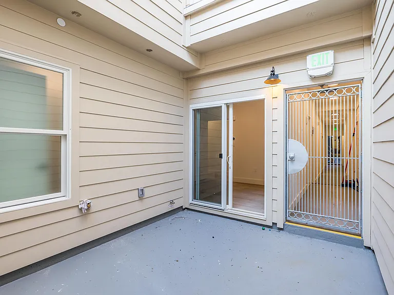 737 Pine — Photo 11