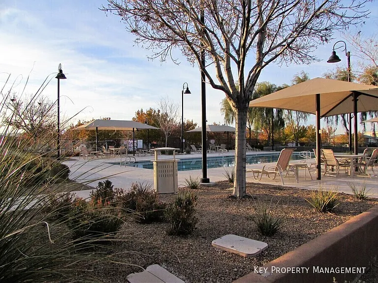 2021 Brush Stroke St — Photo 20