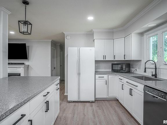 5th image of 1715 65th Ave W
