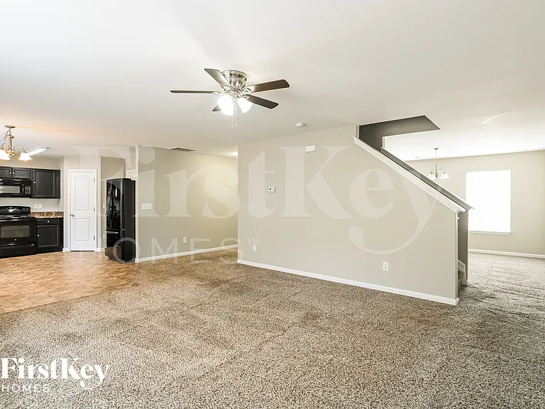 9017 Sharpes Cir — Photo 4