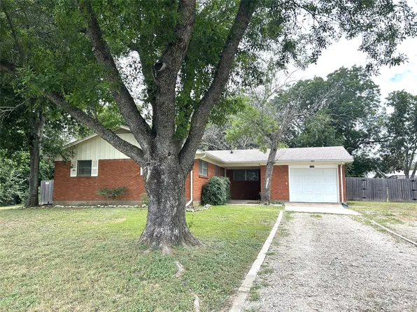 1102 S Louisiana St, Grandview, TX 76050