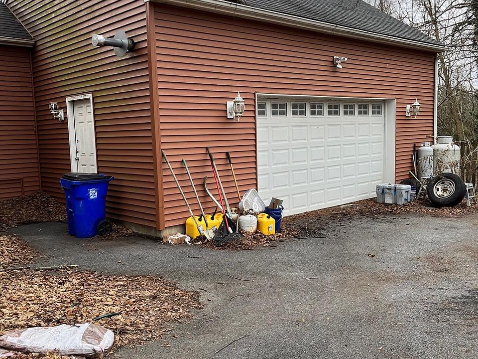 2nd image of 207 Lookout Ave