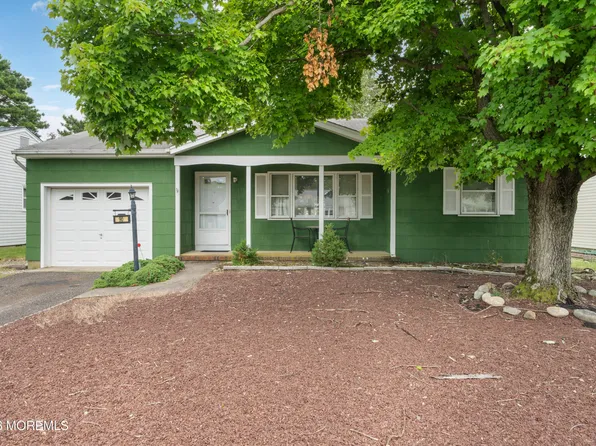 90 Castleton Drive, Toms River, NJ 08757