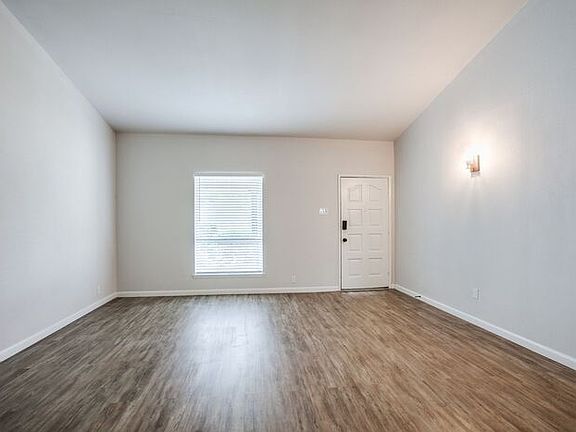3rd image of 474 Meadowhill Dr