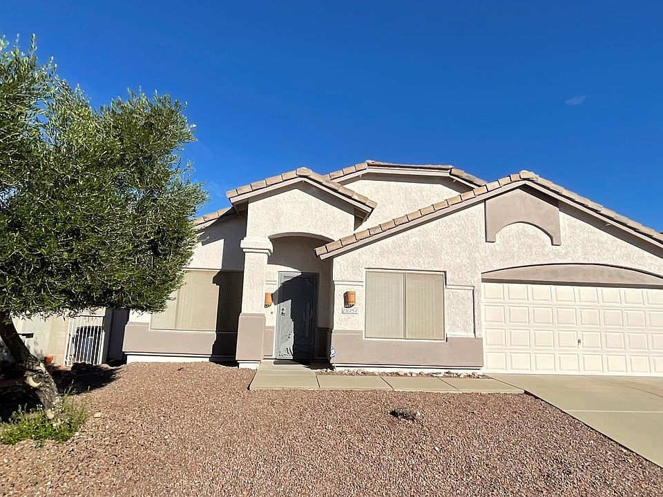 3 bedroom 2 bath plus den and 2 car garage Community park. Close to Secrist Middle School, shopping, restaurants, shopping, Northwest Hospital and more!