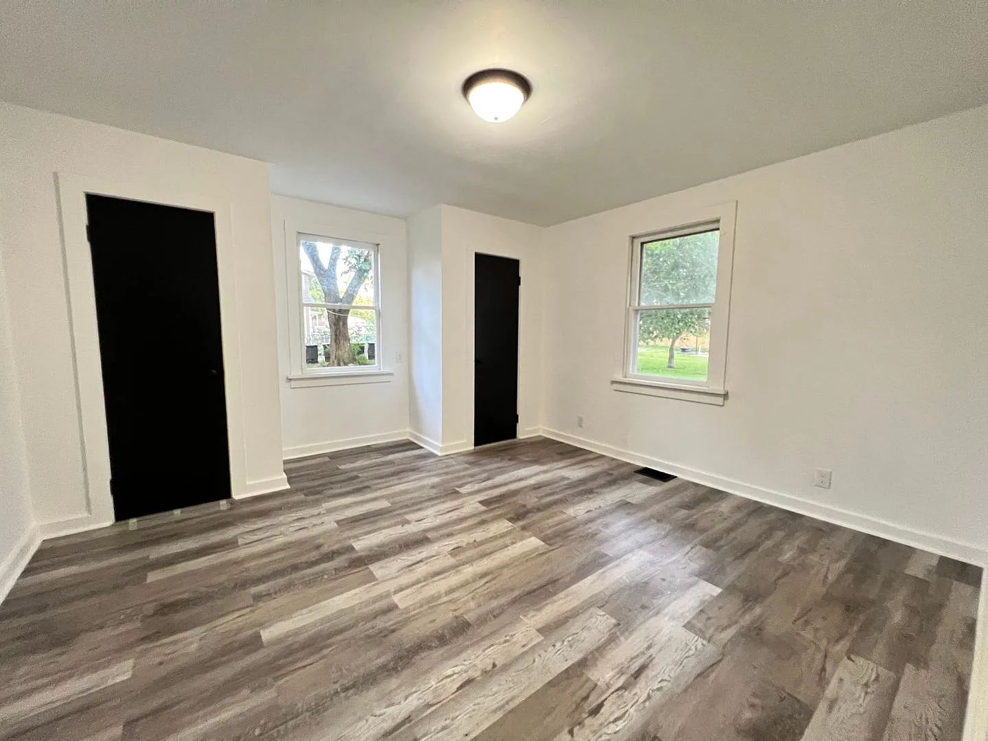 3201 Fairfield Avenue — Photo 2