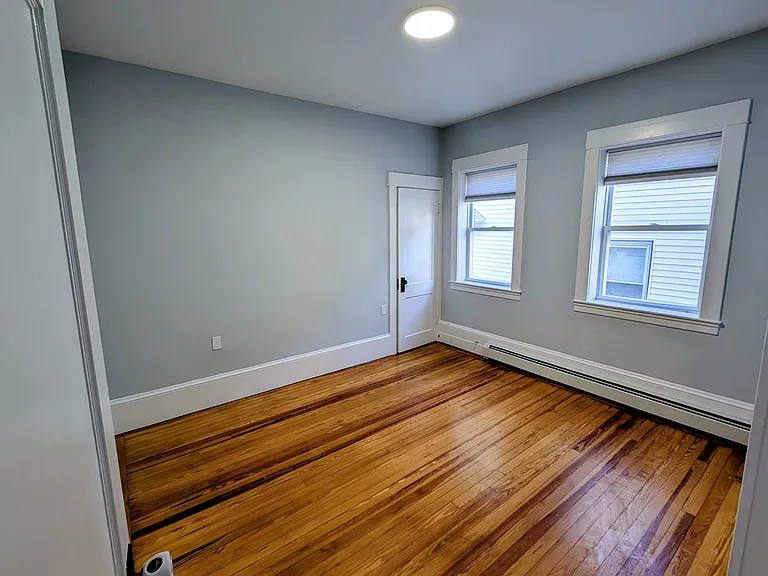 168 Waterman Ave — Photo 15