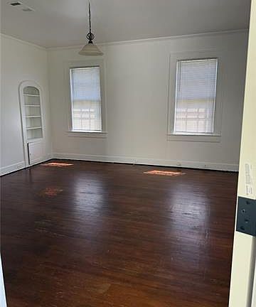 5th image of 113 S General Pershing St