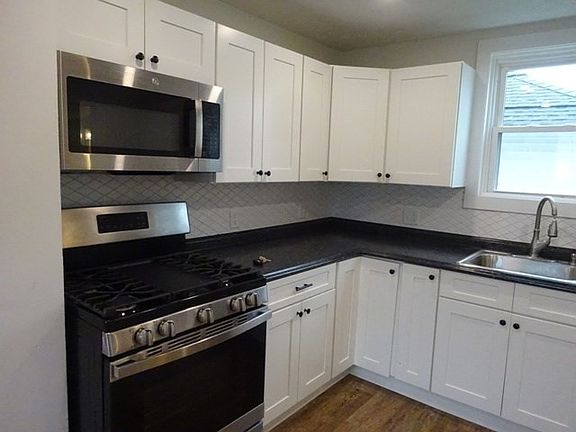 5th image of 34 Bayview St