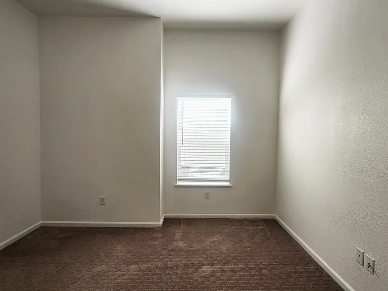 1033 S St #6 — Photo 20