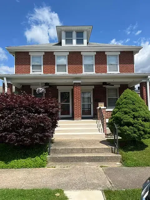 219 W Caracas Ave