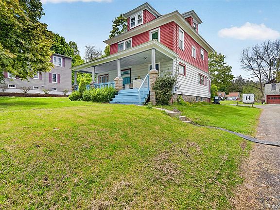 3rd image of 137 Pleasant Street Extension