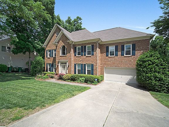 3rd image of 5913 Graburns Ford Dr