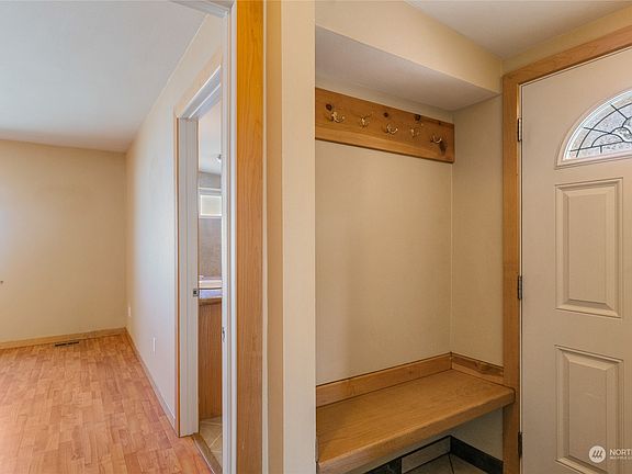 3rd image of 124 E Gibson Avenue