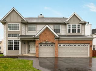 1346 White Oak Ln, West Chicago, IL 60185