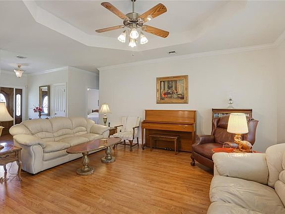 5th image of 129 Montpelier Dr