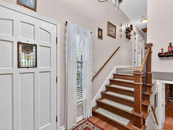 3rd image of 919 SE 5th St