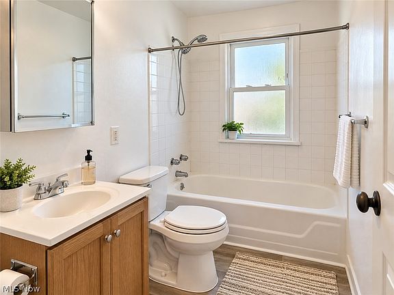 4th image of 3362 E 146th St