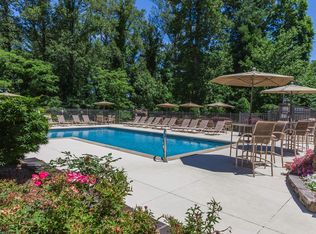 600 Vista Lake Dr APT 204, Candler, NC 28715