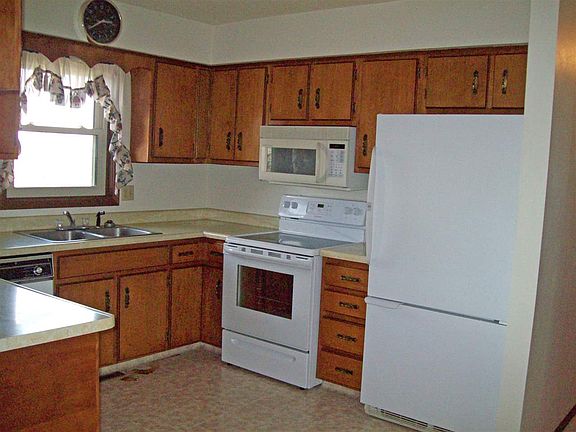 4th image of 1303 Ponderosa Dr