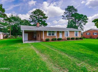 109 S Newton St, Rose Hill, NC 28458