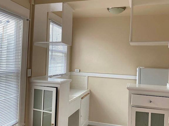 3rd image of 545 Frederick St #10