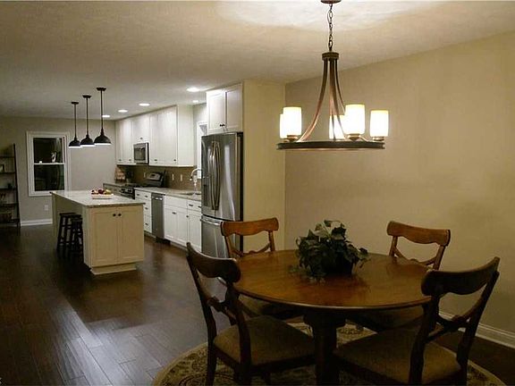 5th image of 389 Seneca Ct