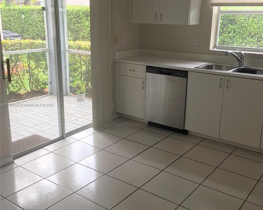 1st image of 510 SE 21st Ln #0