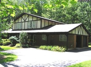 15858 Hemlock Rd, Chagrin Falls, OH 44022