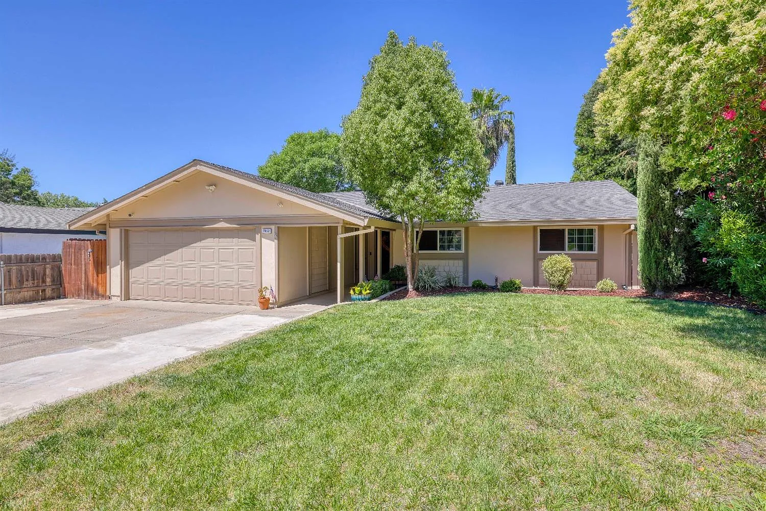 7912 Garry Oak Dr photo 1