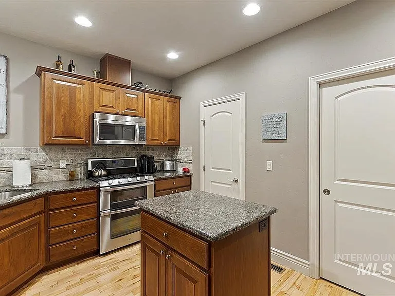 2549 E Satterfield St — Photo 20
