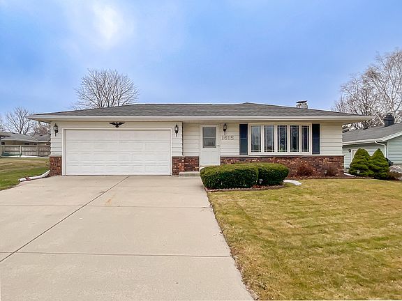 2nd image of 1615 Parkwood Blvd