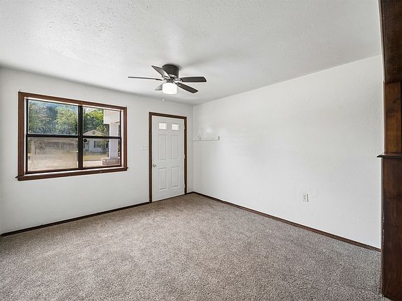 5th image of 522 E 7th St