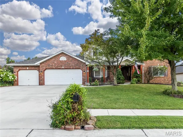 6008 Keebler Oaks Dr, Maryville, IL 62062