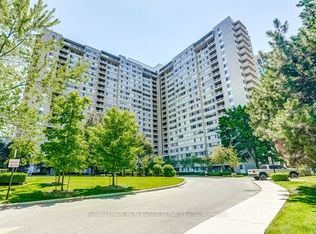 3590 Kaneff Cres #402, Mississauga, ON L5A 3X3