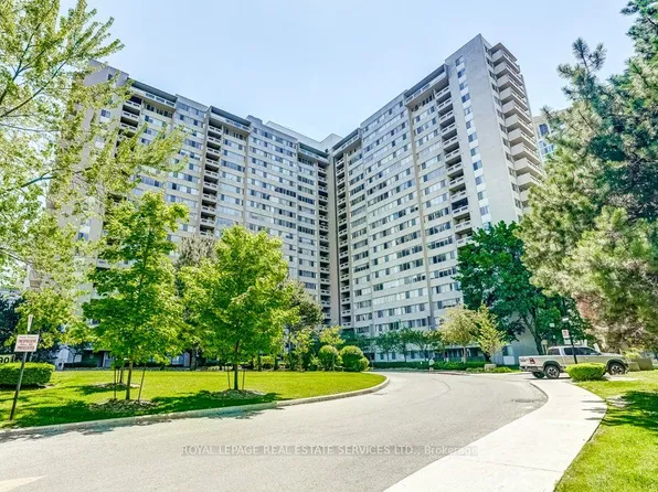 3590 Kaneff Cres #402, Mississauga, ON L5A 3X3