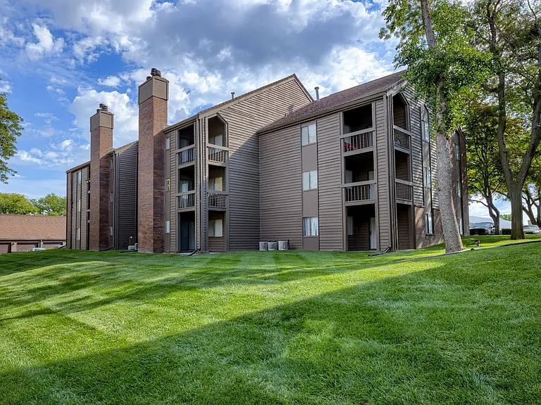 Lake Candlewood Apartments — Photo 10