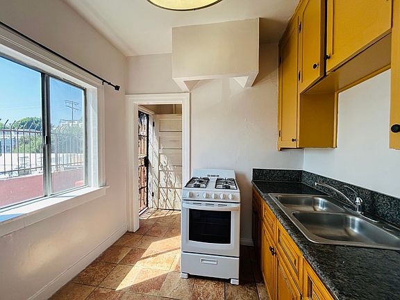 5th image of 1310 Lilac Ter APT 3