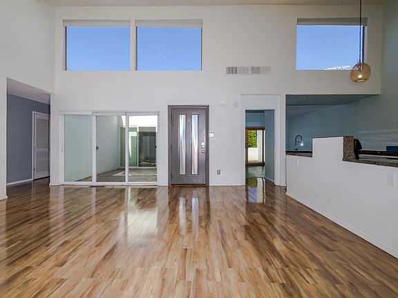 5th image of 1 La Villita Ct NE