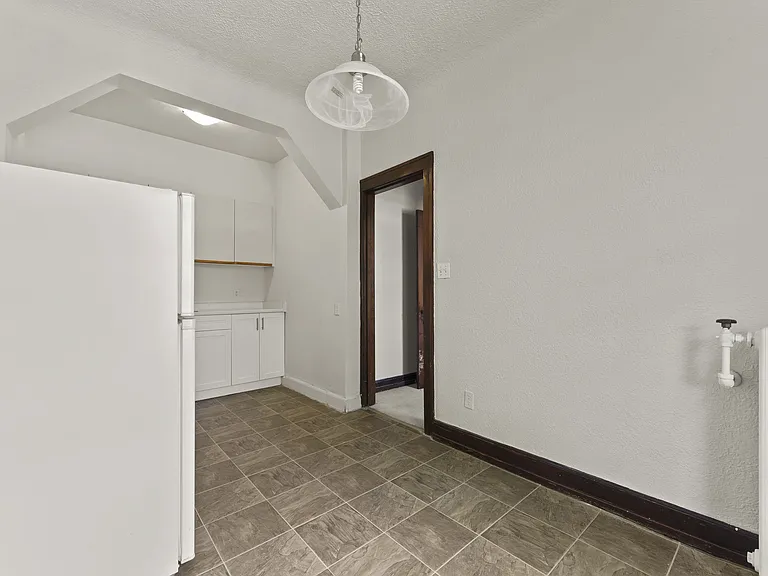 274 Giles Blvd W — Photo 13