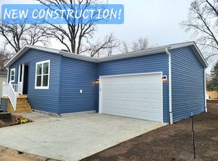 221 Little Peninsula Rd #313, Elgin, IL 60123